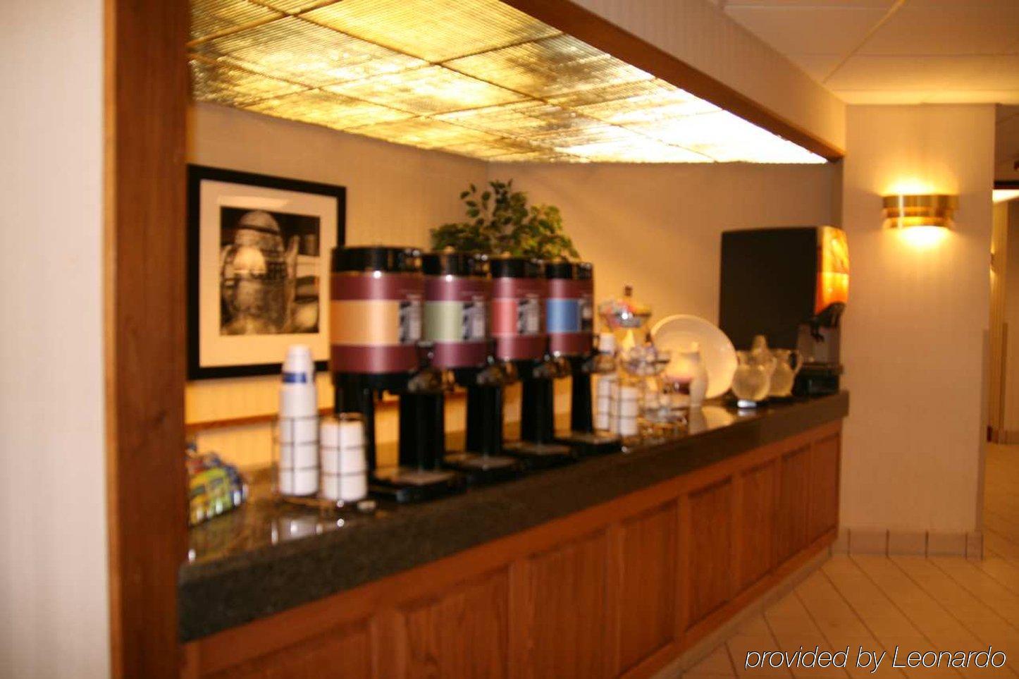 Pear Tree Inn Cape Girardeau West Restaurant photo