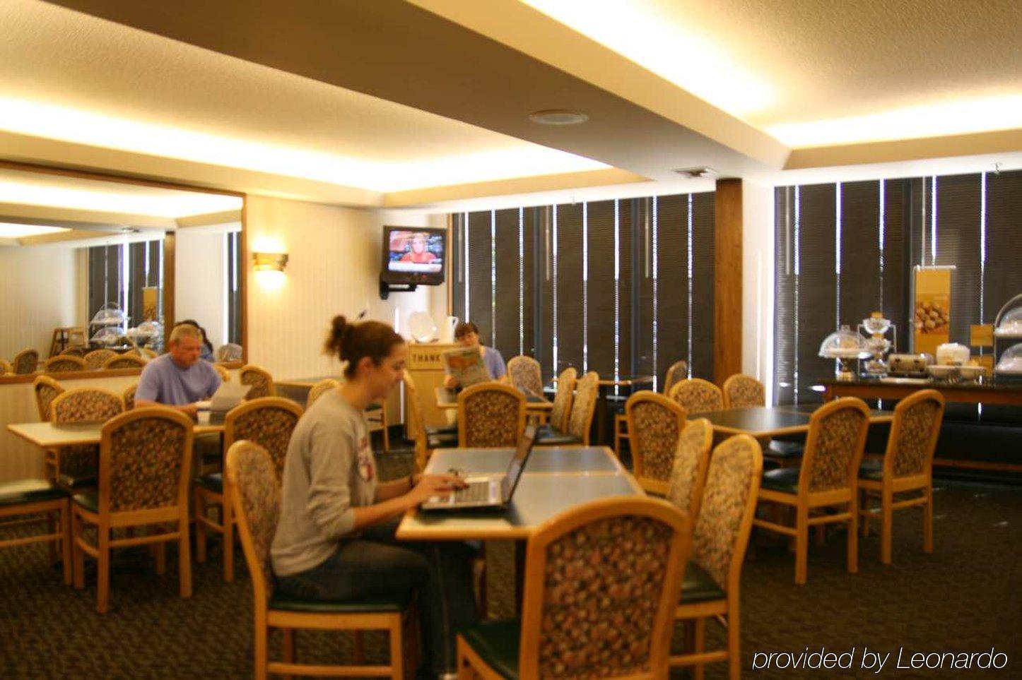 Pear Tree Inn Cape Girardeau West Restaurant photo